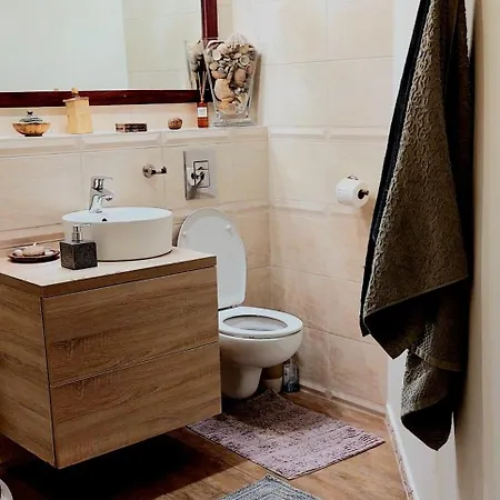 Dwupoziomowy Apartament Z Dwiema Lazienkami, W Pelni Wyposazona Kuchnia I Podziemnym Parkingiem Wrocław