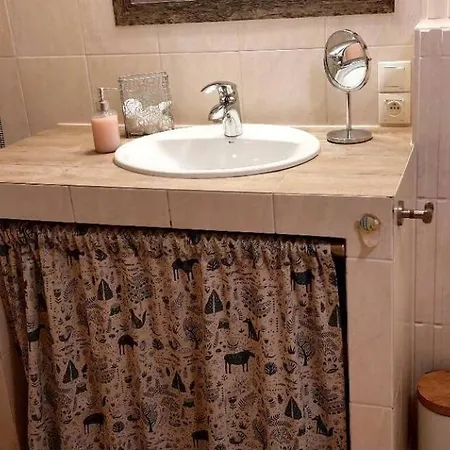 Dwupoziomowy Apartament Z Dwiema Lazienkami, W Pelni Wyposazona Kuchnia I Podziemnym Parkingiem Apartamento *