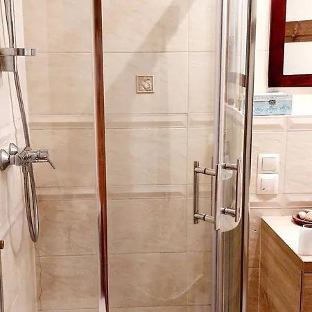 Apartamento Dwupoziomowy Apartament Z Dwiema Lazienkami, W Pelni Wyposazona Kuchnia I Podziemnym Parkingiem Breslavia
