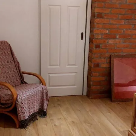 Dwupoziomowy Apartament Z Dwiema Lazienkami, W Pelni Wyposazona Kuchnia I Podziemnym Parkingiem Apartamento